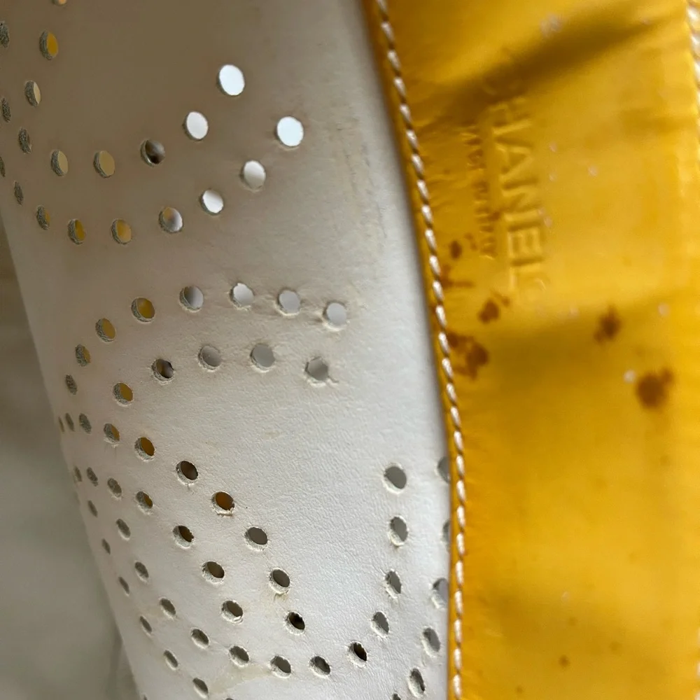 CHANEL  Enamel Yellow triple CC logo Tote bag w/ Pouch  & unbranded dust bag 🔥 - Picture 14 of 15